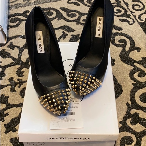 STEVE MADDEN! - Picture 1 of 6
